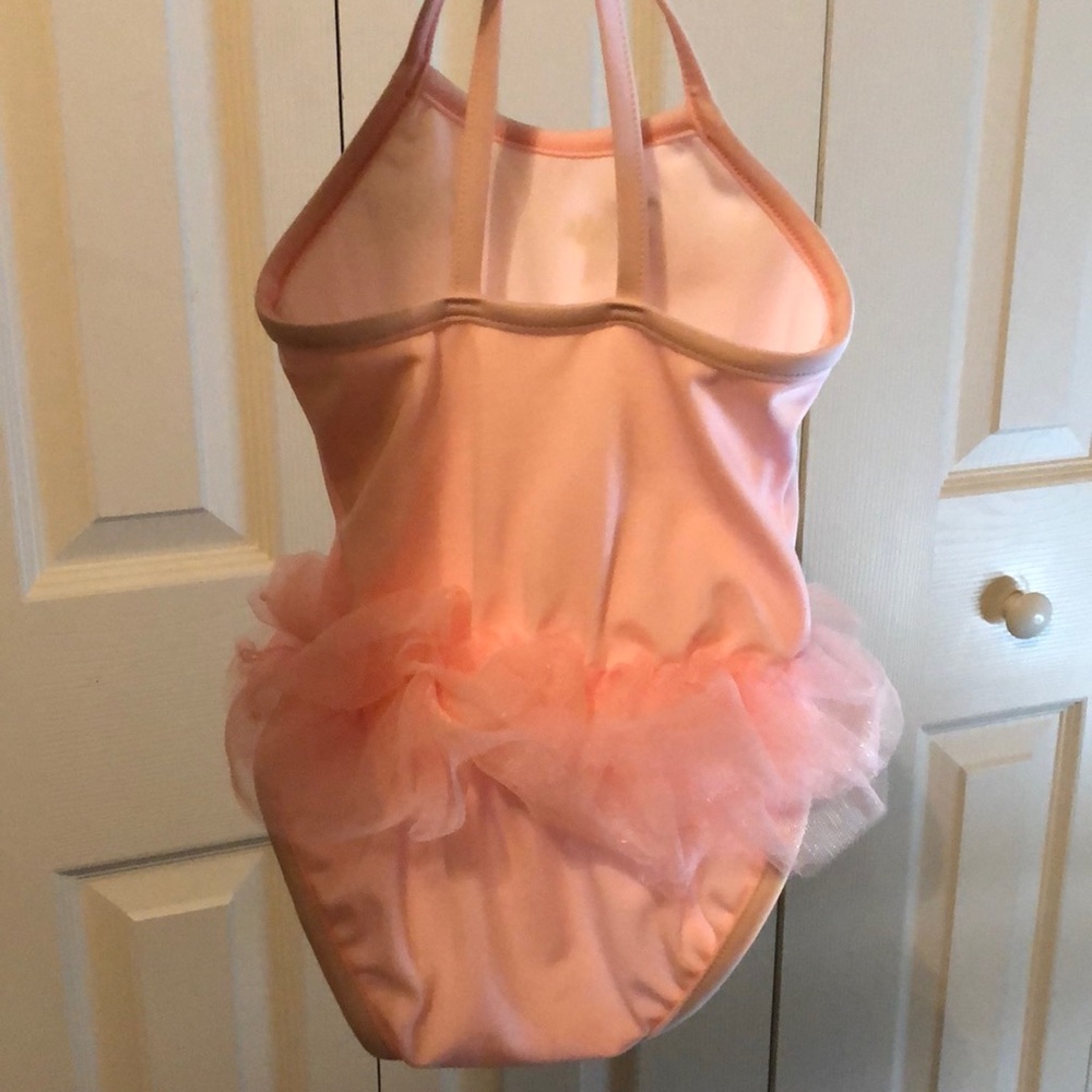 One piece - Picture 2 of 2